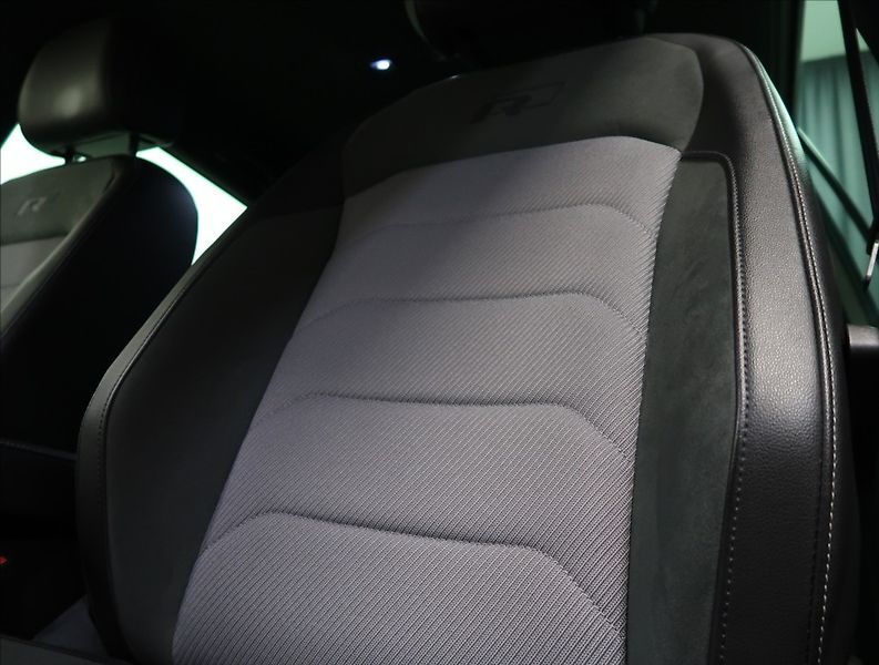 Volkswagen Tiguan 2,0 TDI DSG 4MOTION R-LINE - fotka 39 z 55