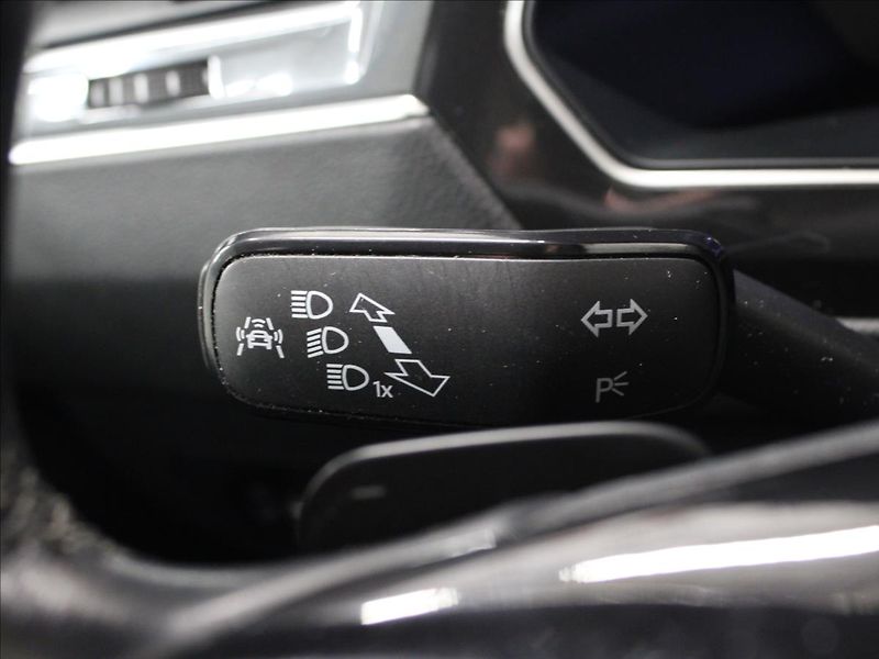 Volkswagen Tiguan 2,0 TDI Highline 4Motion DSG - fotka 20 z 39
