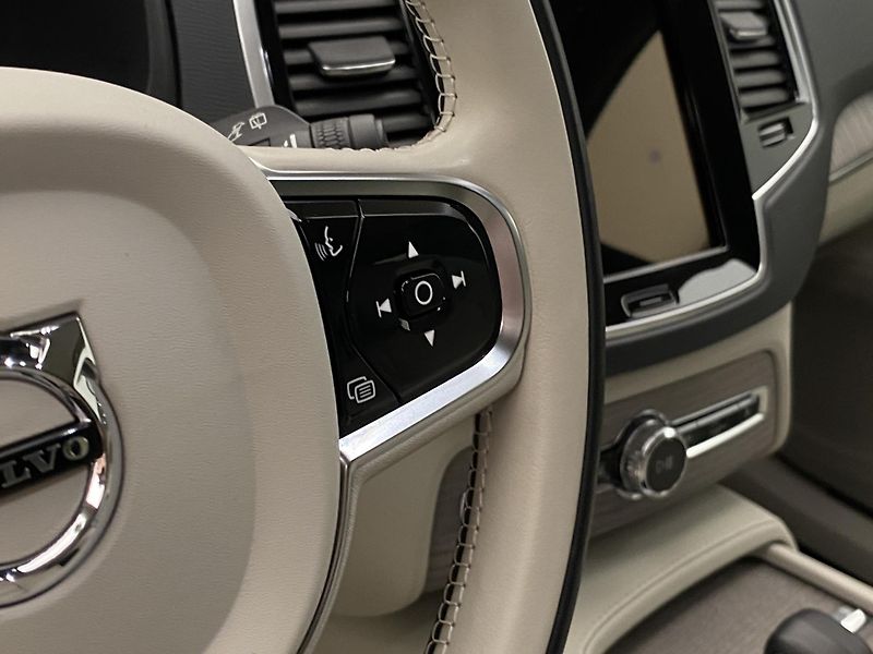 Volvo XC90 B5 AWD CORE AUT CZ - fotka 21 z 58