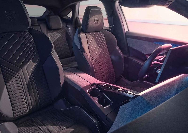 První kilometry jsme s novinkou Peugeotu ujeli na jihozápadním okraji hlavního města