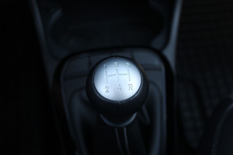 Kia Picanto 1,0 I  1.MAJ,9.755.KM,COMFORT - fotka 24 z 32