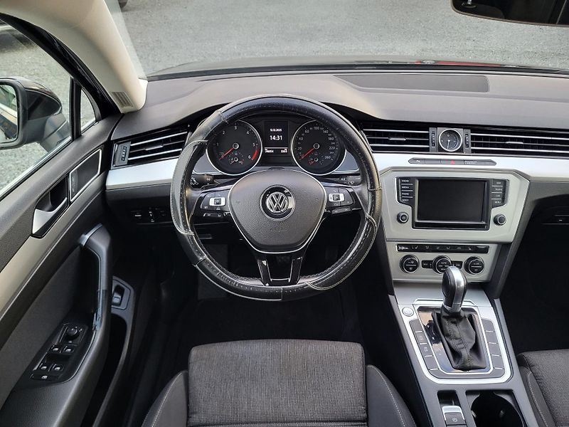 Volkswagen Passat 2.0 TDi 140kW DSG COMFORTLINE - fotka 9 z 49