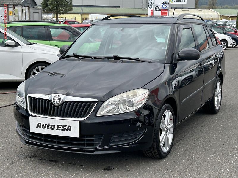 Škoda Fabia (2011) 1.2TSi, AC, výhřev sed. - fotka 3 z 15