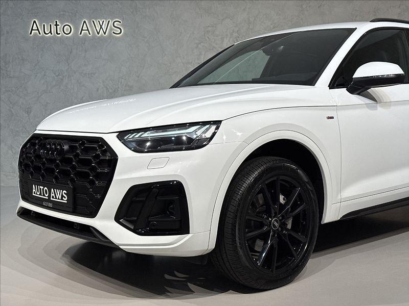 Audi Q5 2,0 TDi  Quattro S-Line Assist - fotka 4 z 50