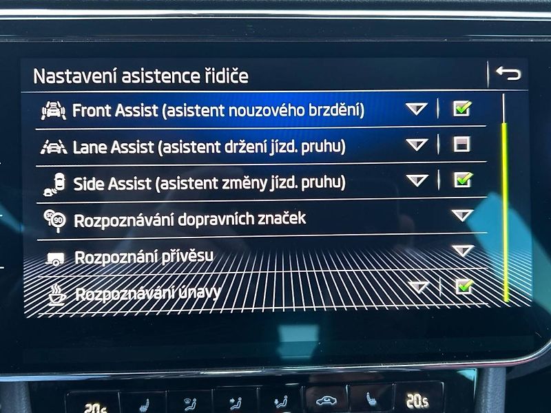 Škoda Superb (2021) kombi 2.0 TDI 7DSG Sportline - fotka 25 z 35