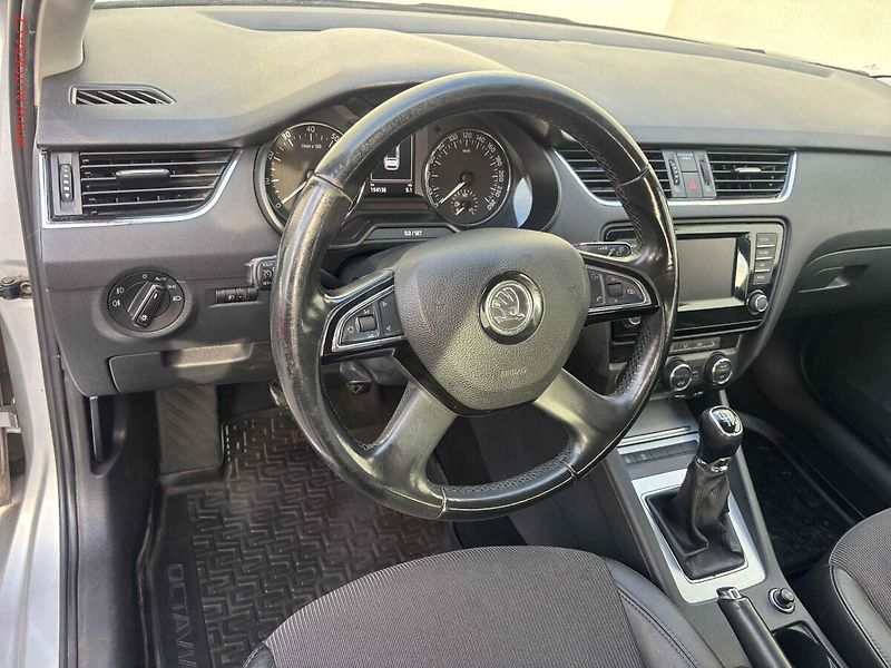 Škoda Octavia (2014) 1.2 TSi, Elegance, park.čidla - fotka 12 z 17