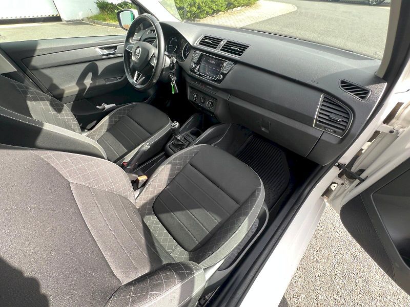 Škoda Fabia (2019) Ambition 1.0TSi 70kW 5°manuáln - fotka 19 z 26