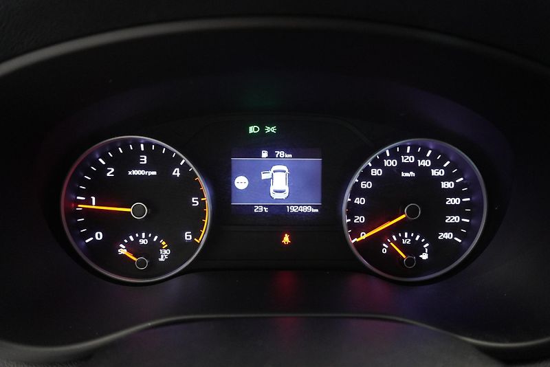 Kia Sportage 2,0 CRDI 4WD ADVANCE - fotka 19 z 31
