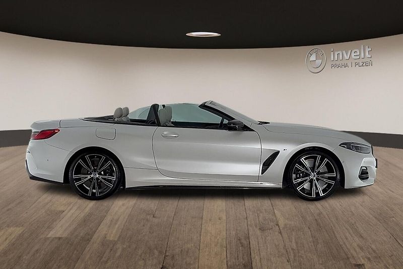 BMW Řada 8 M850i xDrive - fotka 4 z 33