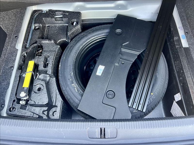 Volkswagen Passat 2,0 FSI  COMFORTLINE - fotka 15 z 28