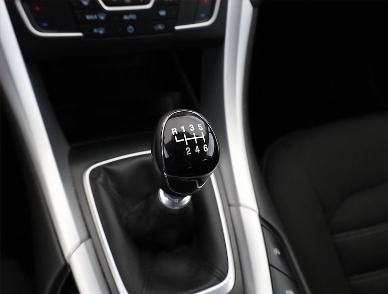 Ford Mondeo (2018) 2.0 TDCI, Serv.kniha, Navi - fotka 11 z 18