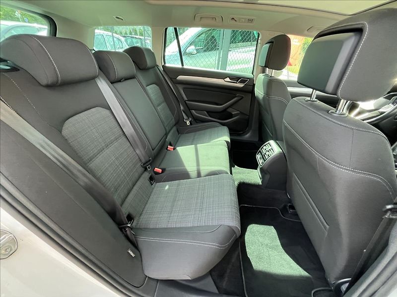 Volkswagen Passat 2,0 TDi DSG DPH  Webasto,Kamer - fotka 33 z 50
