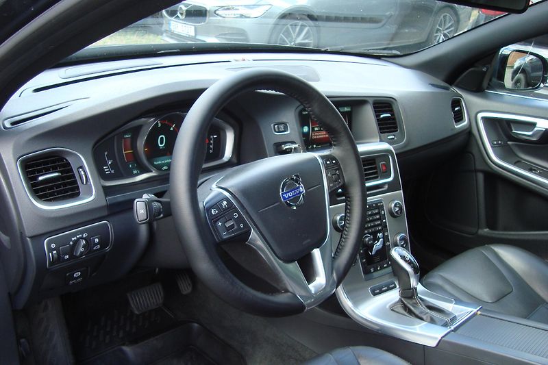 Volvo V60 (2013) PLUG-IN-HYBRID,2.4D6,AWD,158kW - fotka 39 z 78