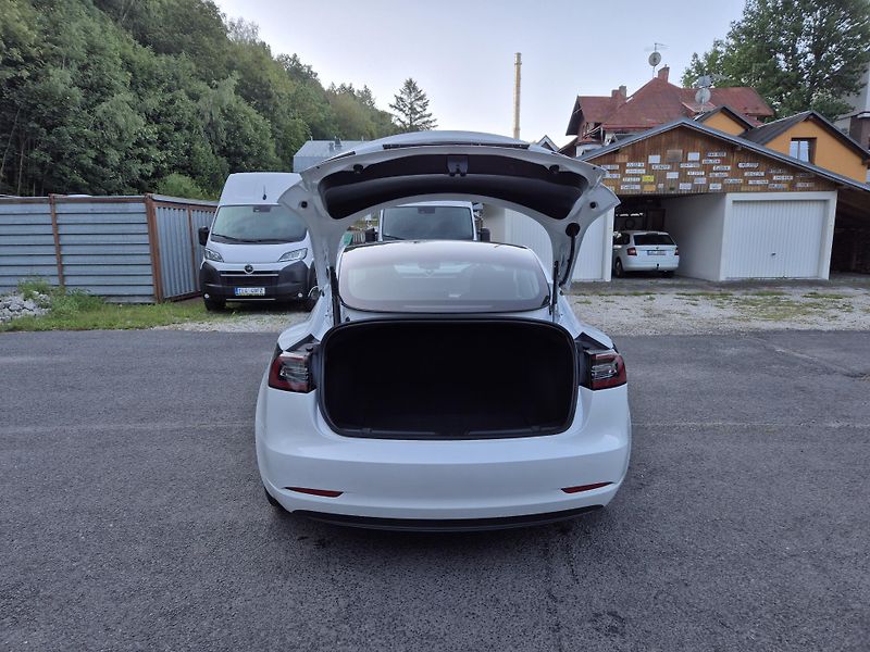 Tesla Model 3 STANDART RANGE 239w SOH 96,5% - fotka 14 z 48