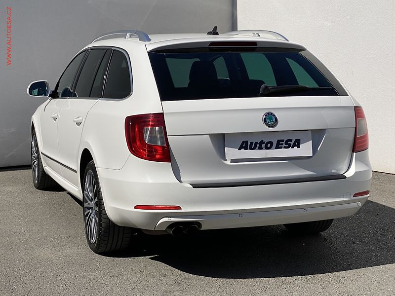 Škoda Superb (2013) 2.0 TDi 4x4, L&K, DSG, kůže - fotka 6 z 20