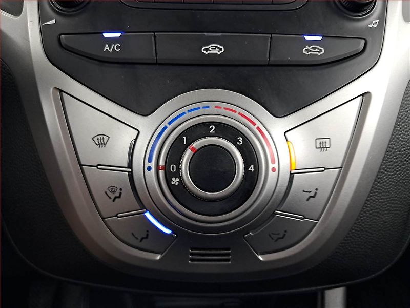 Hyundai ix20 (2013) 1.4 CVVT, ČR,1.maj - fotka 13 z 17