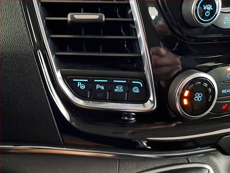 Ford Tourneo Custom (2022) Titanium 2.0 EcoBlue mHEV, ČR - fotka 20 z 21