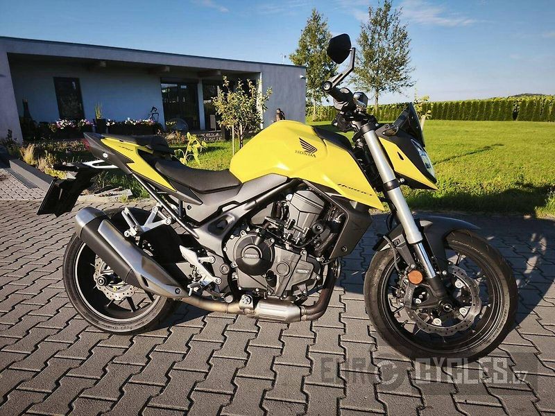 Honda CB 750 Hornet (2023) - fotka 17 z 19
