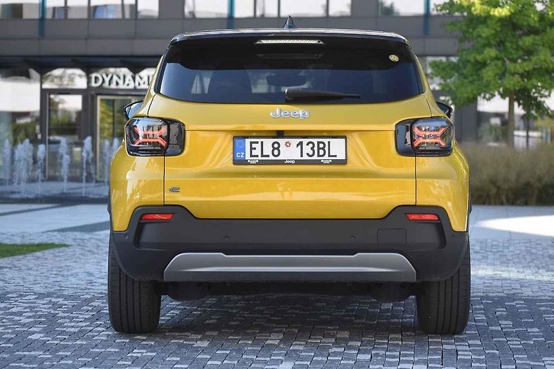 Menší hrboly Jeep Avenger přejíždí s grácií