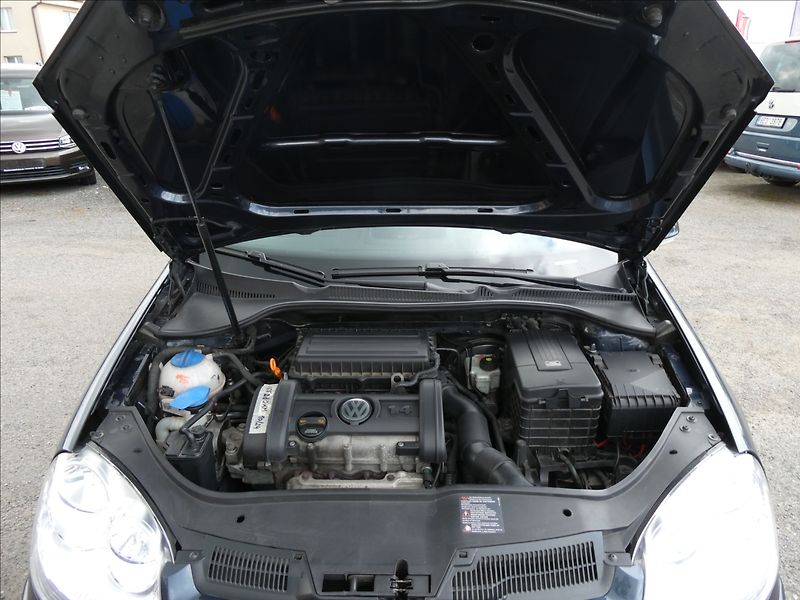 Volkswagen Golf 1,4 i16V serviska,ČR,2.majitel - fotka 35 z 49