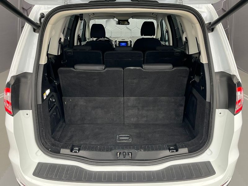 Ford Galaxy 110 kW, AT8, LED, ACC - fotka 33 z 50