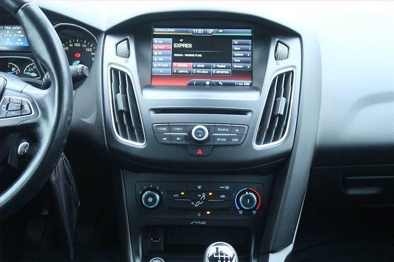 Ford Focus (2015) 1.5 TDCi, Serv.kniha, Navi - fotka 12 z 19