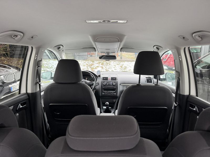Volkswagen Touran 2.0 TDI STYLE - fotka 10 z 21