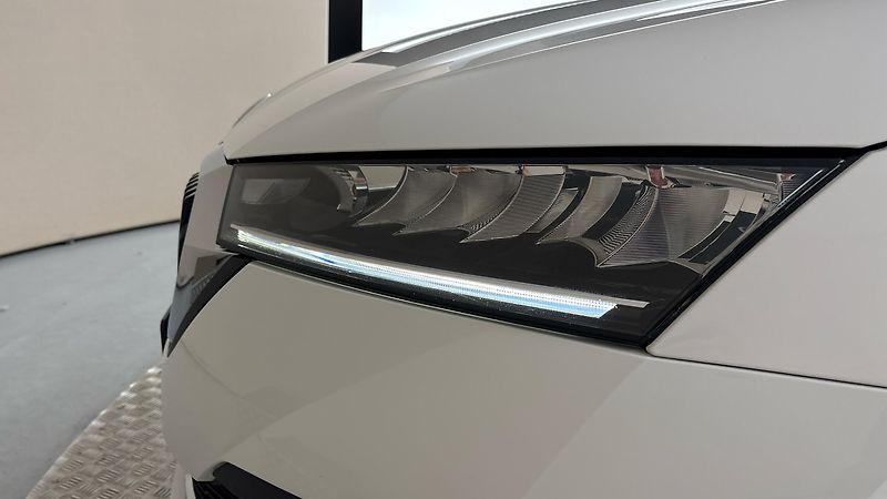 Škoda Octavia 2.0 TDI DSG Style Combi - fotka 18 z 27
