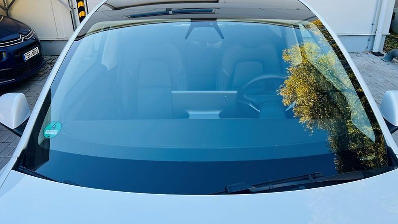 Tesla Model Y (2022) LR AWD Berlin Záruka SoH 93,4% - fotka 55 z 57