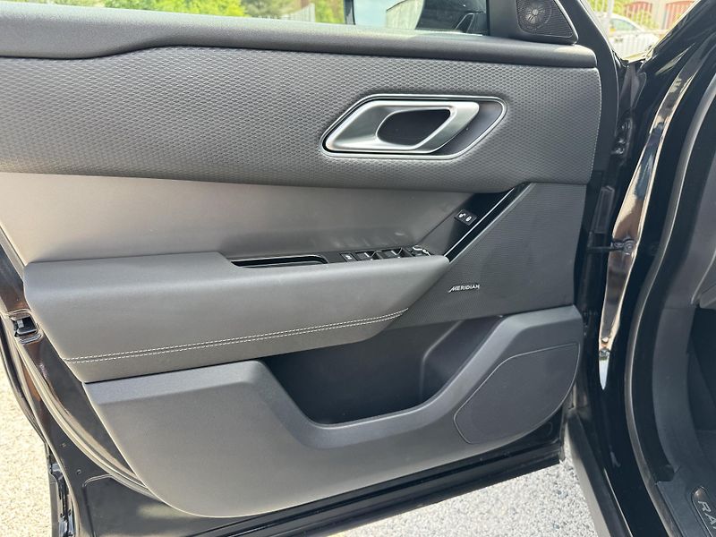Land Rover Range Rover Velar (2020) 2.0 i 184KW 66000KM - fotka 12 z 26