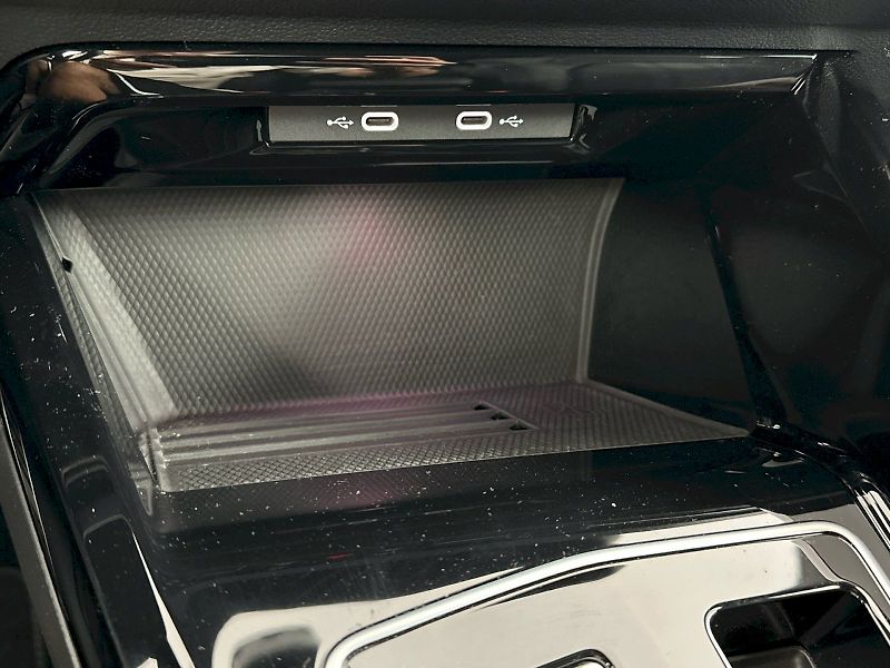 Volkswagen Golf (2025) R-Line 2.0 TSI 150kW 4Motion D - fotka 27 z 38