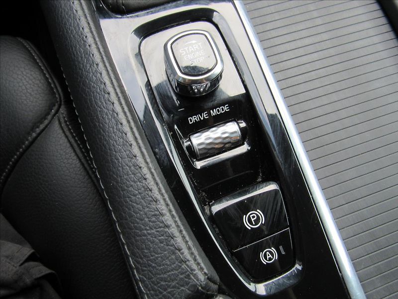 Volvo V90 2,0 D5 173kW AWD Automat - fotka 21 z 33