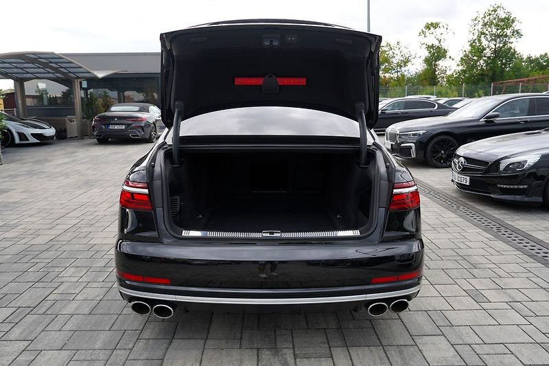Audi S8 4.0 TFSI Quattro/B&O/Matrix/57 - fotka 11 z 48