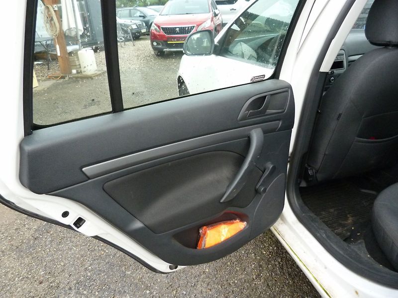 Škoda Octavia 2.0TDI DPH - fotka 15 z 16