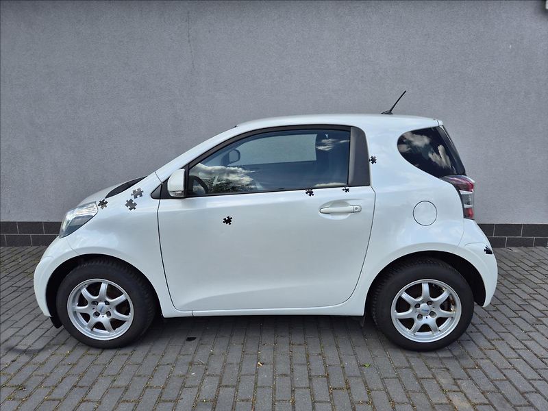 Toyota iQ 1,0 i 50Kw Klima Webasto ALU - fotka 3 z 26