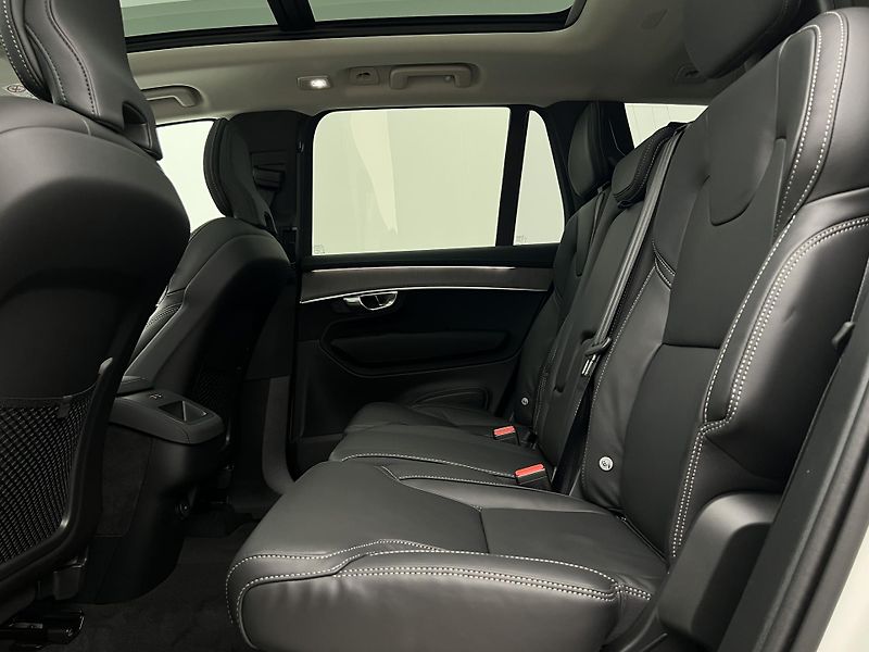 Volvo XC90 (2026) B5 AWD DARK PLUS - fotka 5 z 47