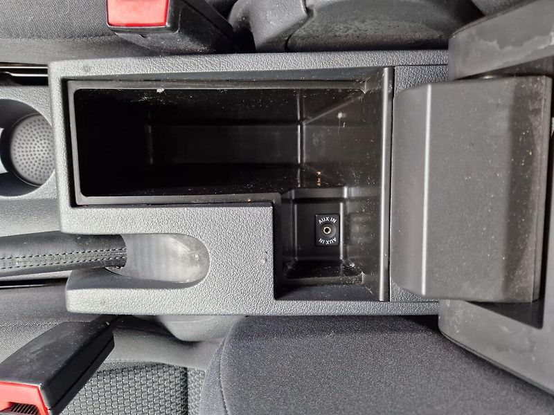 Volkswagen Touran Comfortline 1.2 TSI 7 míst - fotka 23 z 35