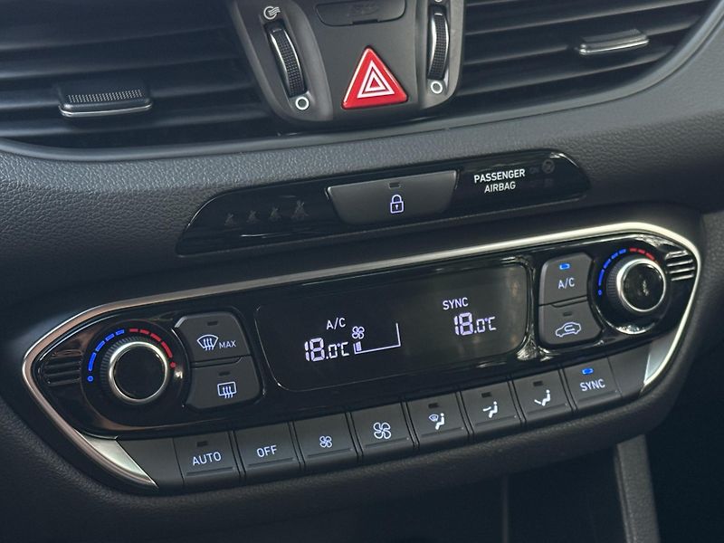 Hyundai i30 (2018) 1.6 CRDi Automat - fotka 12 z 13