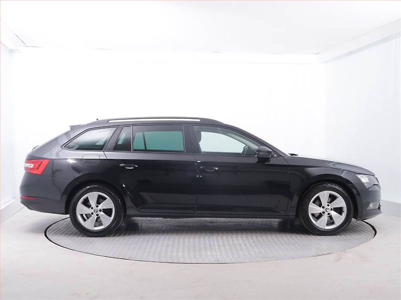 Škoda Superb (2017) 1.4 TSI, Tempomat - fotka 6 z 19