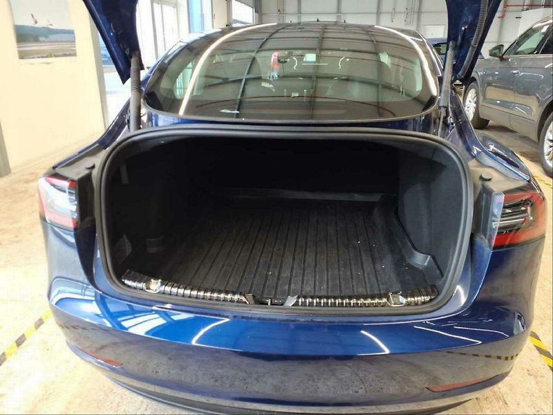 Tesla Model 3 (2023) Standard Range - fotka 5 z 11