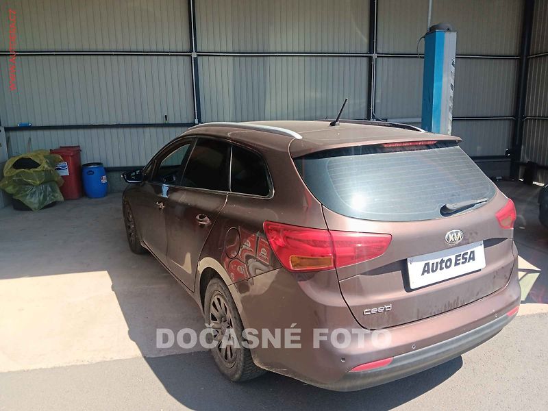 Kia Ceed (2014) 1.6 GDi, ČR, autoAC, temp - fotka 2 z 3