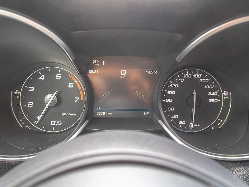 Alfa Romeo Stelvio (2023) 2.0T Q4 MAT - NAVI - fotka 28 z 62