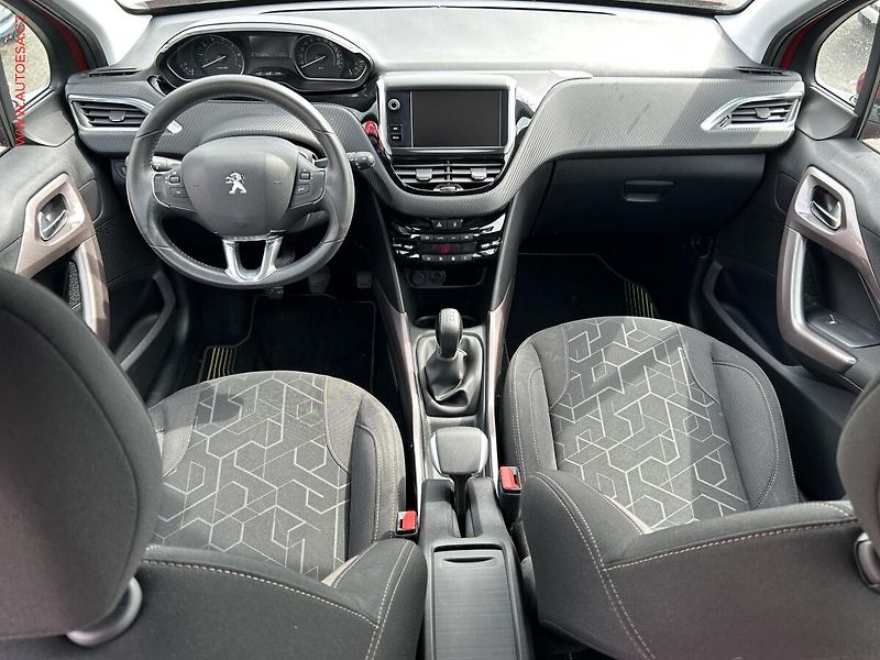Peugeot 2008 (2015) 1.2PT, ČR, AC, park.asist - fotka 8 z 14