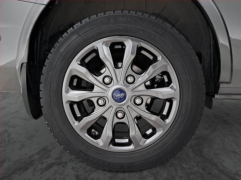 Ford Tourneo Custom (2022) Titanium 2.0 EcoBlue mHEV, ČR - fotka 15 z 21