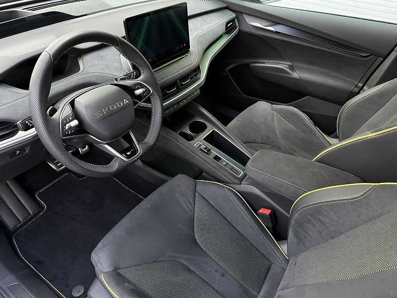 Škoda Elroq RS 340PS 4x4 84iV Matrix-LED H - fotka 15 z 53
