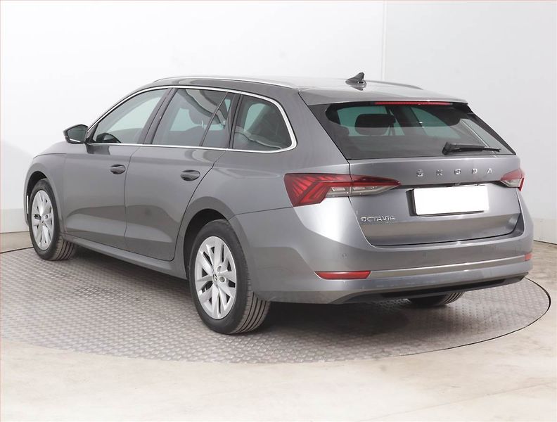 Škoda Octavia (2023) 2.0 TDI - fotka 4 z 15