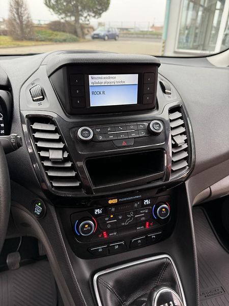 Ford Tourneo Connect (2019) 1,5-PANORAM-TAŽNÉ-VYHŘ.SEDAČKY - fotka 27 z 53