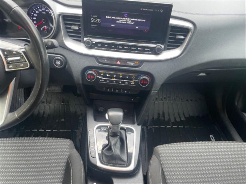 Kia Ceed 1,5 TGDI Top AT - fotka 8 z 10