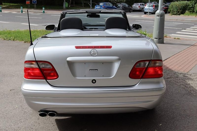 Mercedes-Benz CLK 55 AMG V8 CABRIO 255kW - fotka 13 z 50