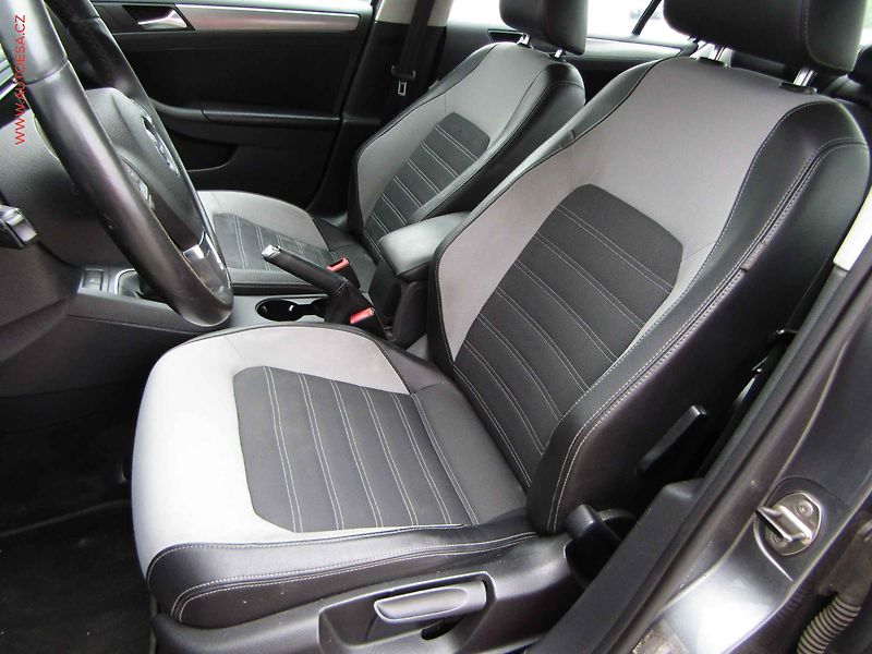 Volkswagen Jetta (2011) 1.6 TDi, ČR, AC, tempo, park - fotka 9 z 19